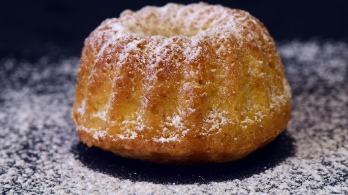 Bizcocho con 3 ingredientes sin horno, sin gluten y sin azúcar: Así puedes prepararlo