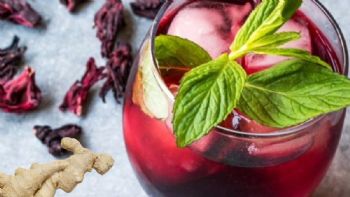 Receta para hacer agua de jamaica con jengibre, la bebida que te ayudará a bajar de peso