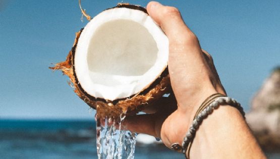 5 beneficios y contraindicaciones sobre el agua de coco que necesitas conocer