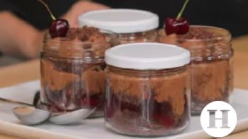 Aprende a preparar un delicioso Cake Jar de Selva Negra, ¡no te pierdas los detalles de la receta!