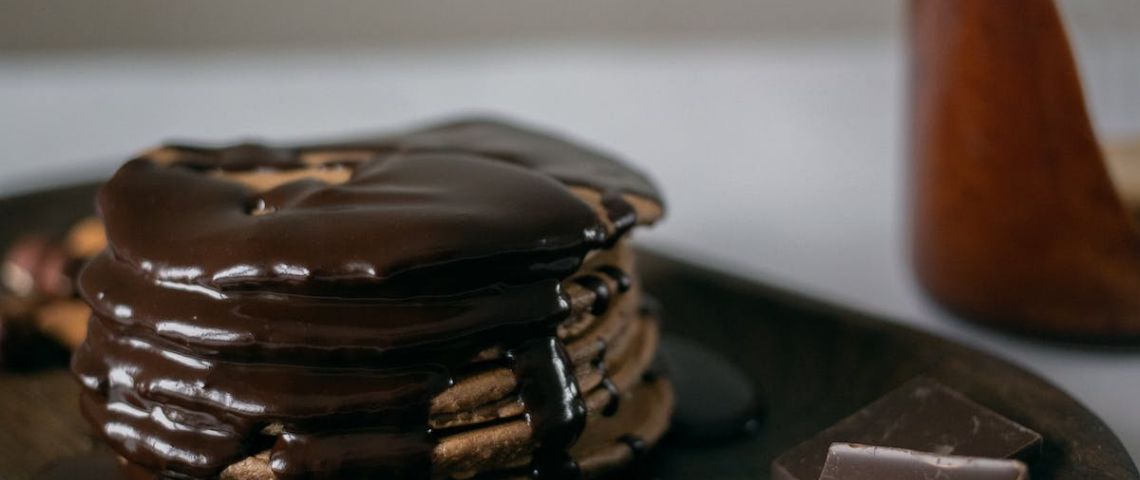 Glaseado de chocolate, la cobertura perfecta para todos tus postres