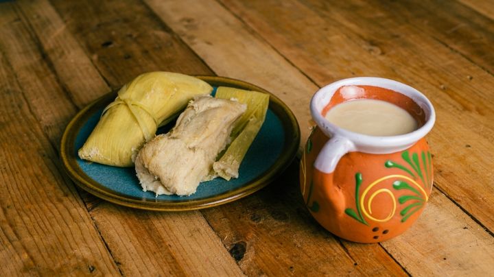 Dale la bienvenida a diciembre con este rico atole navideño perfecto para el desayuno