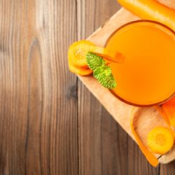 Inicia tu día con un jugo de manzana y zanahoria, aprovecha todos sus beneficios