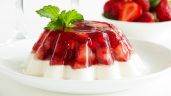 Comienza el día de forma ligera con esta gelatina de yogurt con fresas para el desayuno