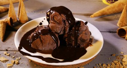 Sobrevive al calor con este delicioso helado de chocolate usando solo ¡3 ingredientes!