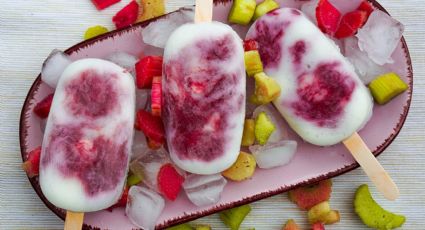 ¡No te compliques! Prepara unas paletas de fresa con yogurt para esos antojos del fin caluroso
