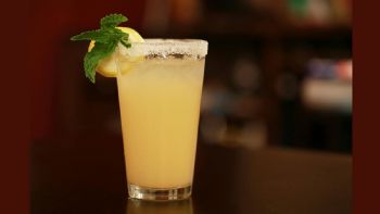 Aprende a preparar este coctel tradicional: Margarita de limón para el calor