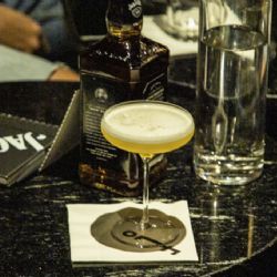 Prueba coctelería exclusiva en Dubai Brown-Forman y Angelo Immorlano lanzan nueva carta de cócteles