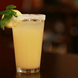 Aprende a preparar este coctel tradicional: Margarita de limón para el calor