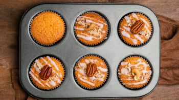 Muffins de coco con nuez, postre sencillo para acompañar tu café del día